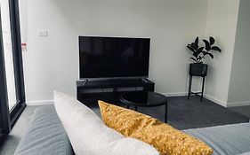 New Modern 1Br Apt Near Dickson